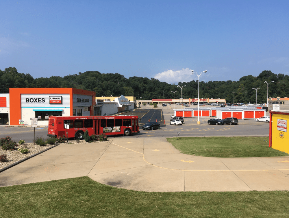 U-haul box store store front